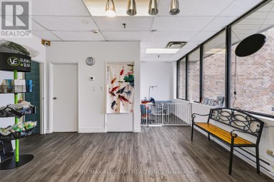 9 - 5 VATA COURT Aurora (Aurora Village) Ontario photo 5