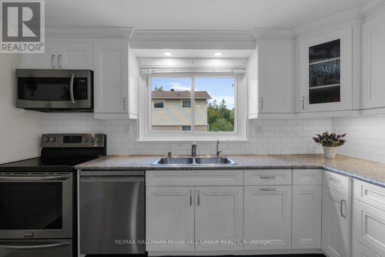 4 - 233 INNISFIL STREET, Barrie (Allandale Centre), Ontario, L4N3E9