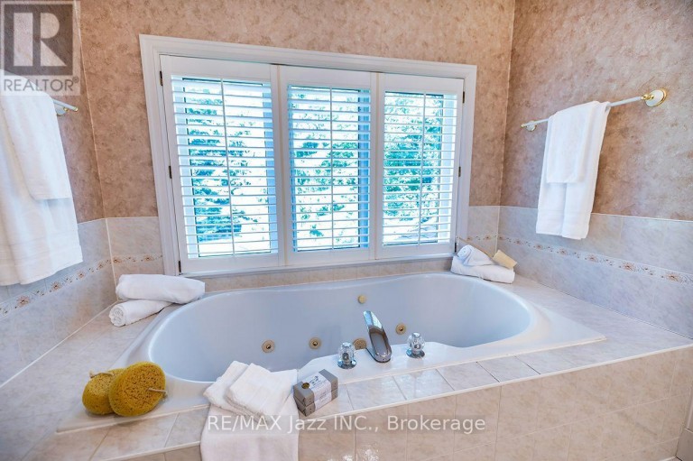 20 TIMBERLANE COURT, Clarington, Ontario, L1E2H1