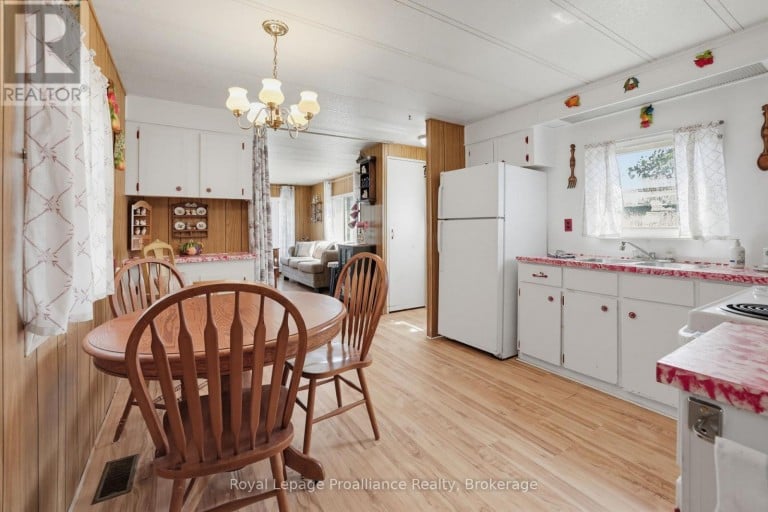 5 KENNETH BOULEVARD, Quinte West (Sidney Ward), Ontario, K8N4Z3