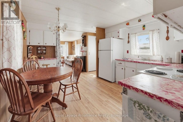 5 KENNETH BOULEVARD, Quinte West (Sidney Ward), Ontario, K8N4Z3