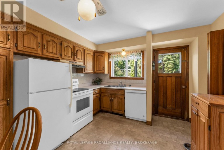 421 WINDWARD PLACE, Kingston (City SouthWest), Ontario, K7M4E5