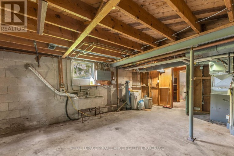 421 WINDWARD PLACE, Kingston (City SouthWest), Ontario, K7M4E5
