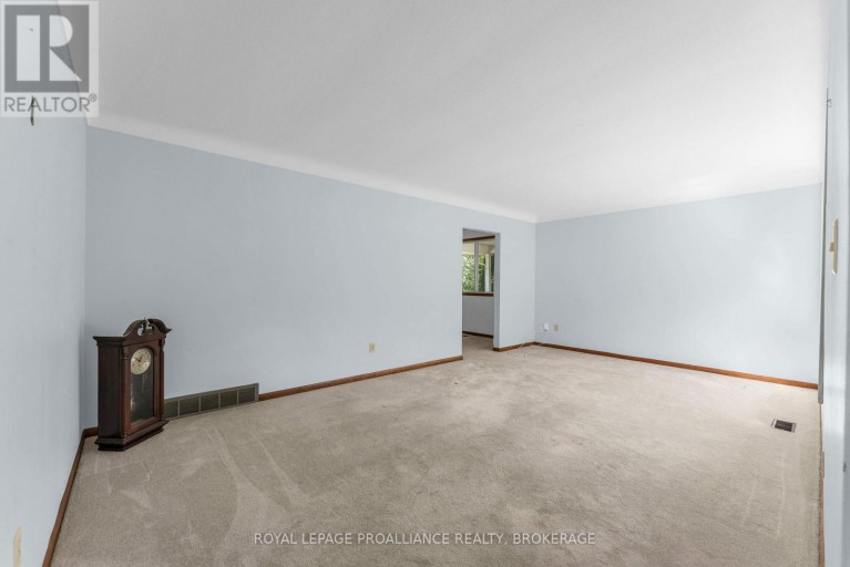 421 WINDWARD PLACE, Kingston (City SouthWest), Ontario, K7M4E5
