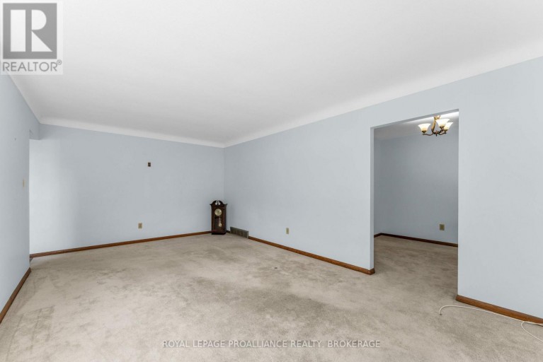 421 WINDWARD PLACE, Kingston (City SouthWest), Ontario, K7M4E5