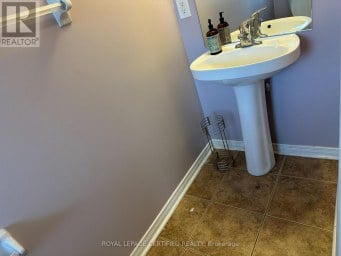 64 ADMIRAL CRESCENT Essa (Angus) Ontario photo 10