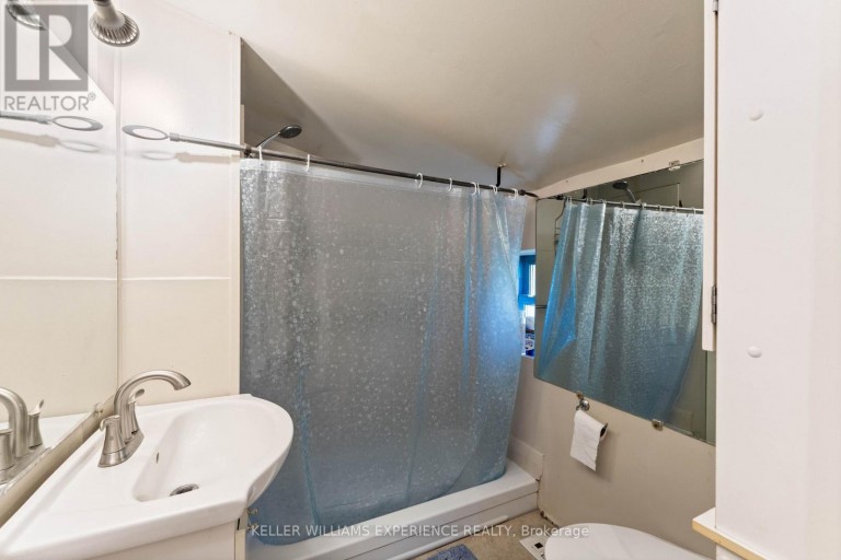 120 ELIZABETH STREET, Essa (Angus), Ontario, L0M1B0