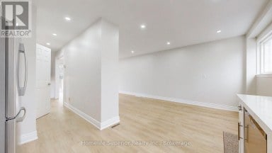 380 VANCOUVER CRESCENT Oshawa (Vanier) Ontario photo 10