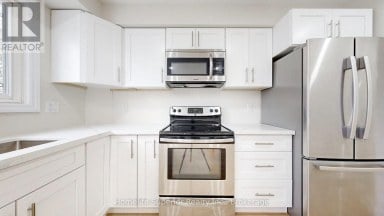 380 VANCOUVER CRESCENT Oshawa (Vanier) Ontario photo 13