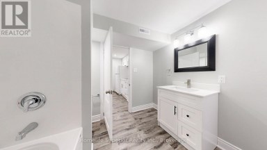 380 VANCOUVER CRESCENT Oshawa (Vanier) Ontario photo 32