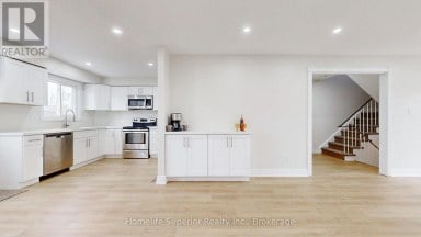 380 VANCOUVER CRESCENT Oshawa (Vanier) Ontario photo 8