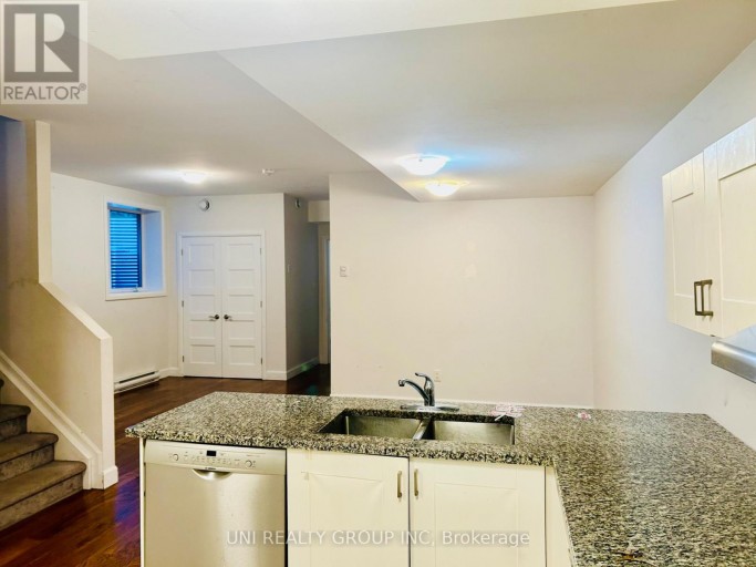 B - 492 MOODIE DRIVE, Ottawa, Ontario, K2H8A7