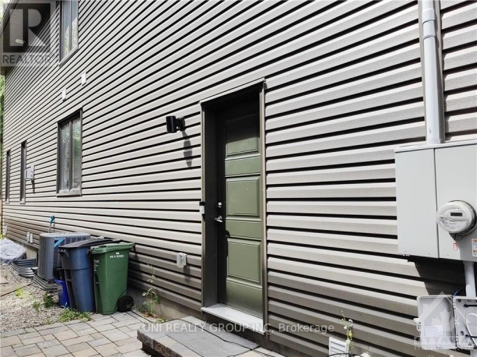 B - 492 MOODIE DRIVE, Ottawa, Ontario, K2H8A7
