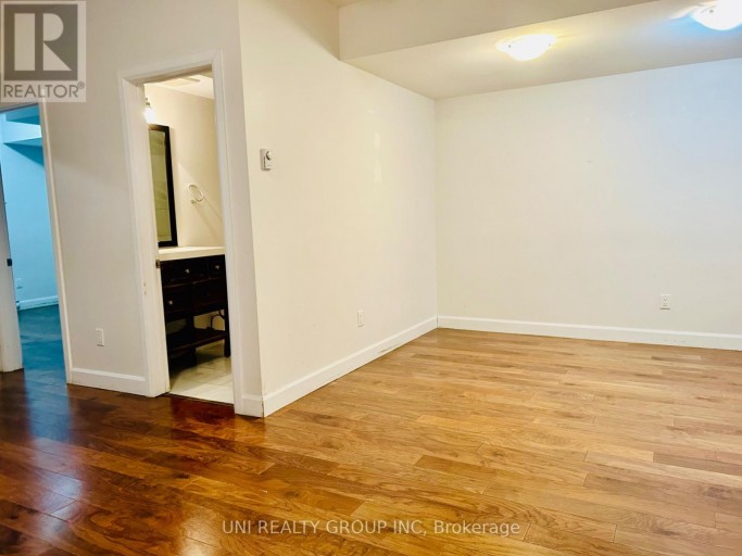 B - 492 MOODIE DRIVE, Ottawa, Ontario, K2H8A7
