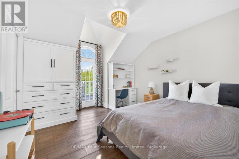 98 HURON STREET, Collingwood, Ontario, L9Y4Y3