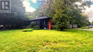 1 WILLIS DRIVE Aurora (Aurora Highlands) Ontario photo 1