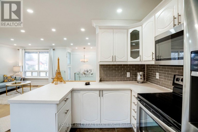 1 WILLIS DRIVE, Aurora (Aurora Highlands), Ontario, L4G2J8