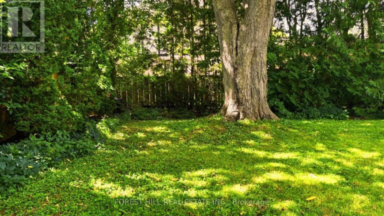 1 WILLIS DRIVE, Aurora (Aurora Highlands), Ontario, L4G2J8