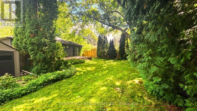 1 WILLIS DRIVE, Aurora (Aurora Highlands), Ontario, L4G2J8