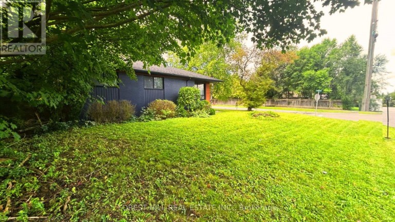 1 WILLIS DRIVE, Aurora (Aurora Highlands), Ontario, L4G2J8