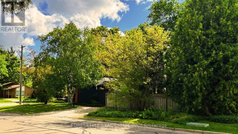 1 WILLIS DRIVE, Aurora (Aurora Highlands), Ontario, L4G2J8