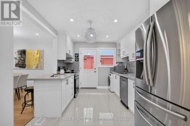 8 LENECK AVENUE Brampton (Northwood Park) Ontario photo 14