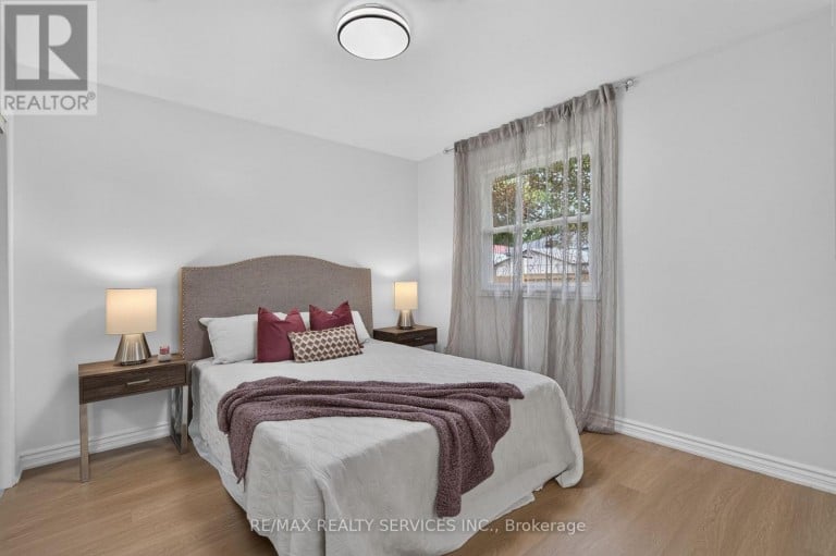8 LENECK AVENUE, Brampton (Northwood Park), Ontario, L6X2A7
