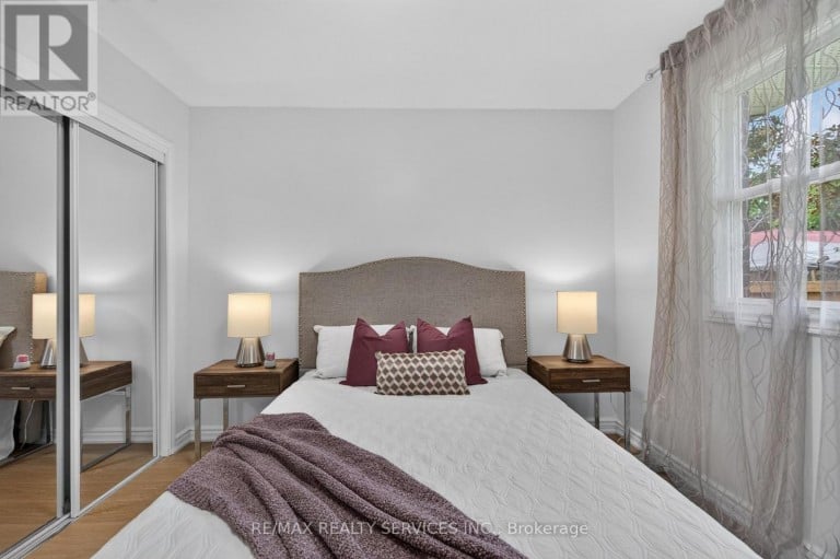 8 LENECK AVENUE, Brampton (Northwood Park), Ontario, L6X2A7