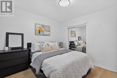 8 LENECK AVENUE Brampton (Northwood Park) Ontario photo 24