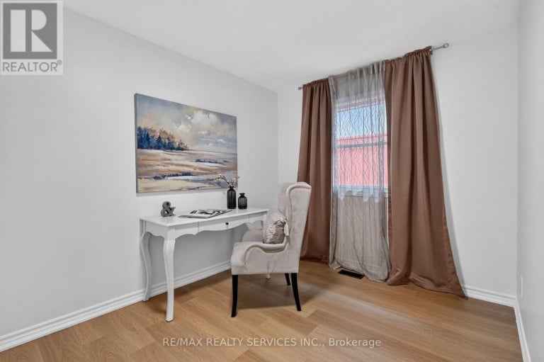 8 LENECK AVENUE, Brampton (Northwood Park), Ontario, L6X2A7