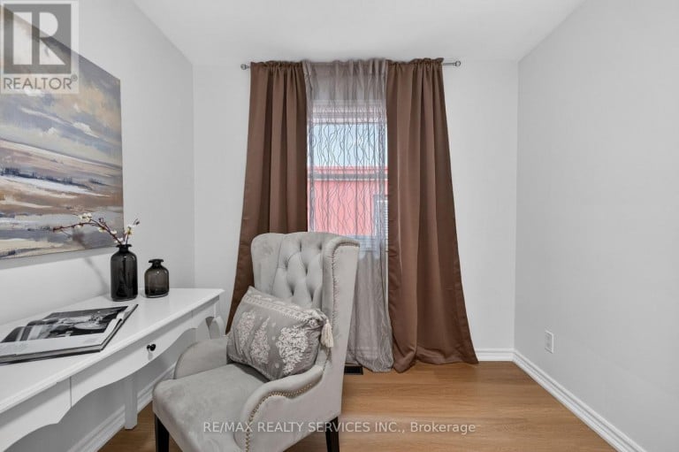 8 LENECK AVENUE, Brampton (Northwood Park), Ontario, L6X2A7