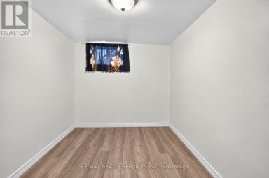 8 LENECK AVENUE Brampton (Northwood Park) Ontario photo 33