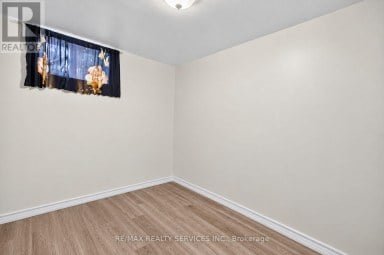 8 LENECK AVENUE Brampton (Northwood Park) Ontario photo 34