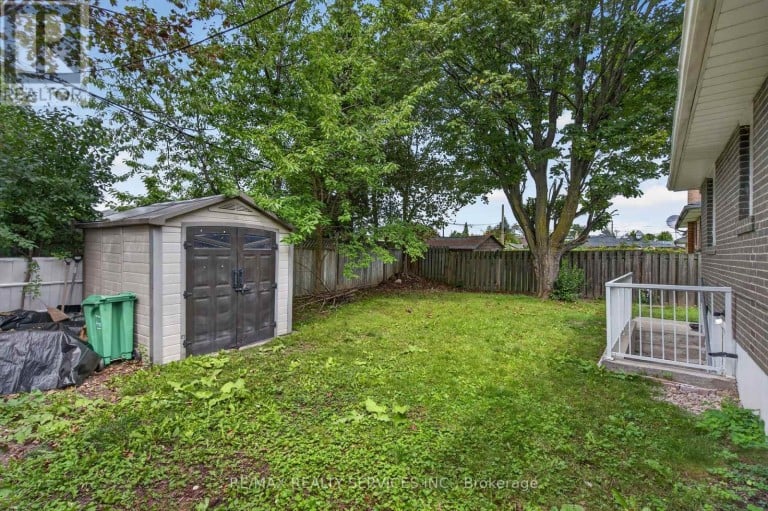 8 LENECK AVENUE, Brampton (Northwood Park), Ontario, L6X2A7