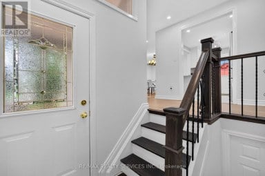 8 LENECK AVENUE Brampton (Northwood Park) Ontario photo 5