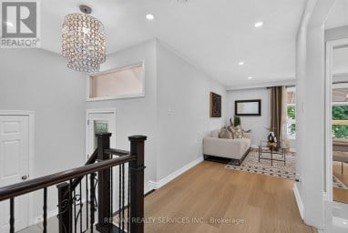 8 LENECK AVENUE Brampton (Northwood Park) Ontario photo 6