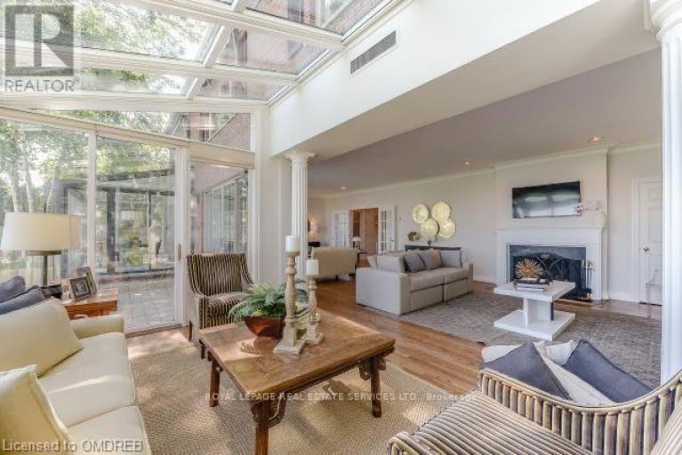 16 ENNISCLARE DRIVE W, Oakville (MO Morrison), Ontario, L6J4N2