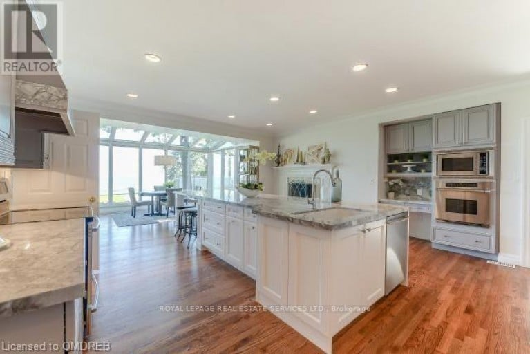 16 ENNISCLARE DRIVE W, Oakville (MO Morrison), Ontario, L6J4N2