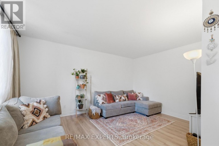 853 - 30 TANDRIDGE CRESCENT, Toronto (Elms-Old Rexdale), Ontario, M9W2P2
