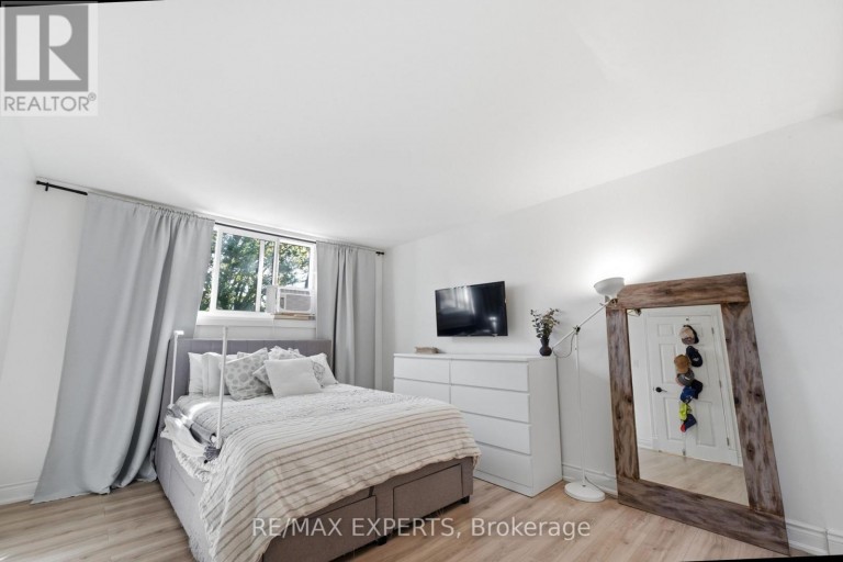 853 - 30 TANDRIDGE CRESCENT, Toronto (Elms-Old Rexdale), Ontario, M9W2P2