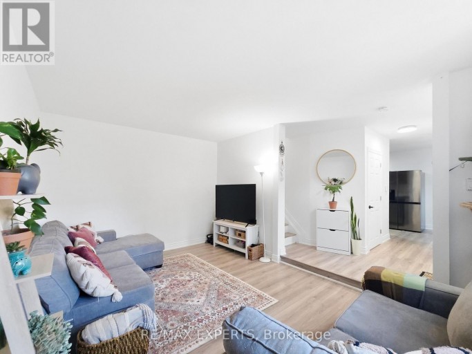 853 - 30 TANDRIDGE CRESCENT, Toronto (Elms-Old Rexdale), Ontario, M9W2P2