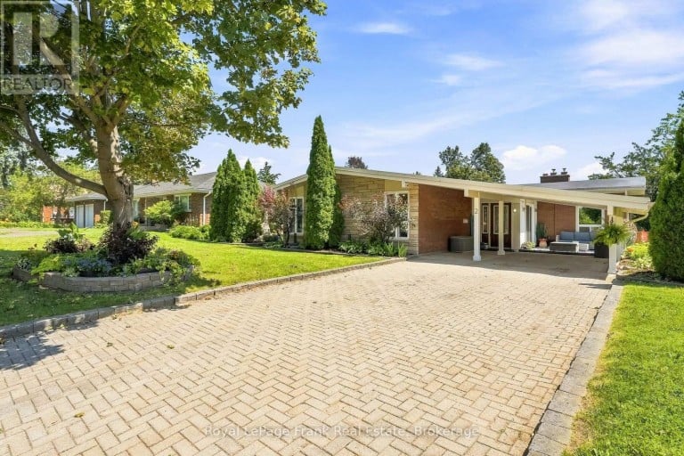 2 CRESTWOOD AVENUE, Peterborough (Monaghan Ward 2), Ontario, K9J1M8