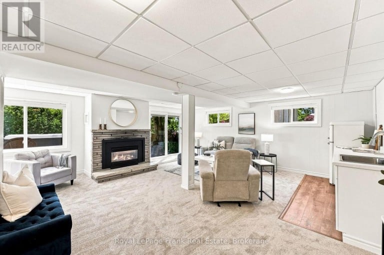 2 CRESTWOOD AVENUE, Peterborough (Monaghan Ward 2), Ontario, K9J1M8