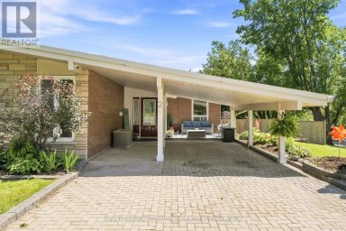2 CRESTWOOD AVENUE Peterborough (Monaghan Ward 2) Ontario photo 3