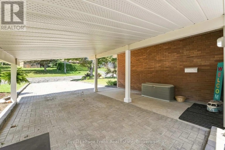 2 CRESTWOOD AVENUE, Peterborough (Monaghan Ward 2), Ontario, K9J1M8