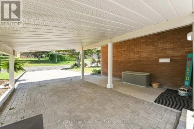 2 CRESTWOOD AVENUE Peterborough (Monaghan Ward 2) Ontario photo 4