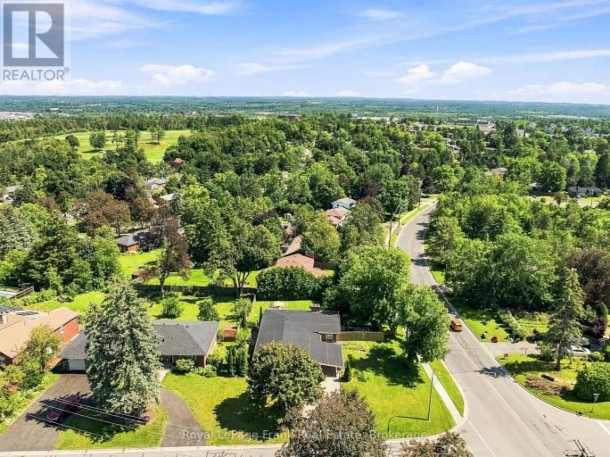 2 CRESTWOOD AVENUE, Peterborough (Monaghan Ward 2), Ontario, K9J1M8