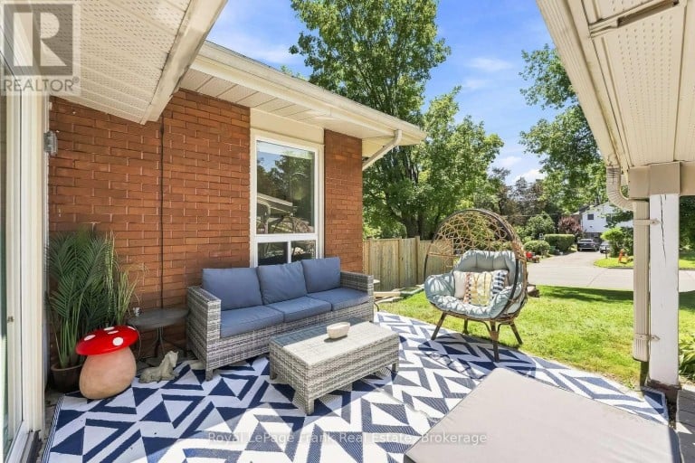 2 CRESTWOOD AVENUE, Peterborough (Monaghan Ward 2), Ontario, K9J1M8