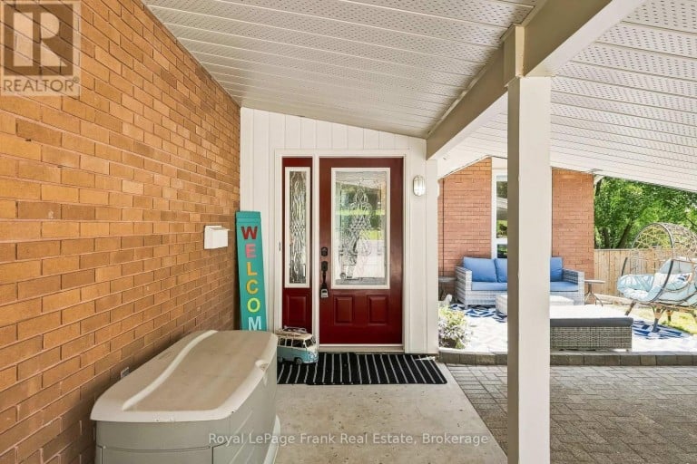 2 CRESTWOOD AVENUE, Peterborough (Monaghan Ward 2), Ontario, K9J1M8