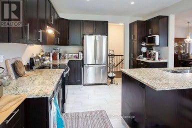 1586 NOAH BEND London North (North I) Ontario photo 13